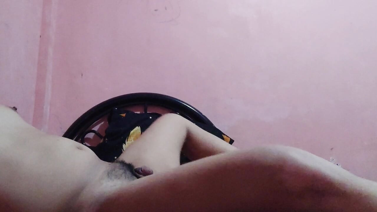 Eu tenho um fetiche por mim mesmo do meu corpo e pés para o seu