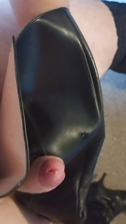 Masturbate in stockings and sexy knee high leather boots