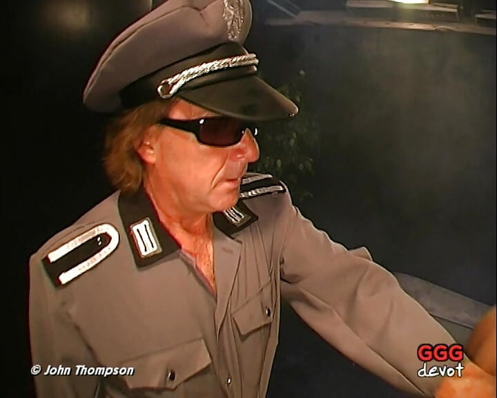 Ggg जर्मन विनम्र और पेशाब करना - वह नाराज होना पसंद करती है