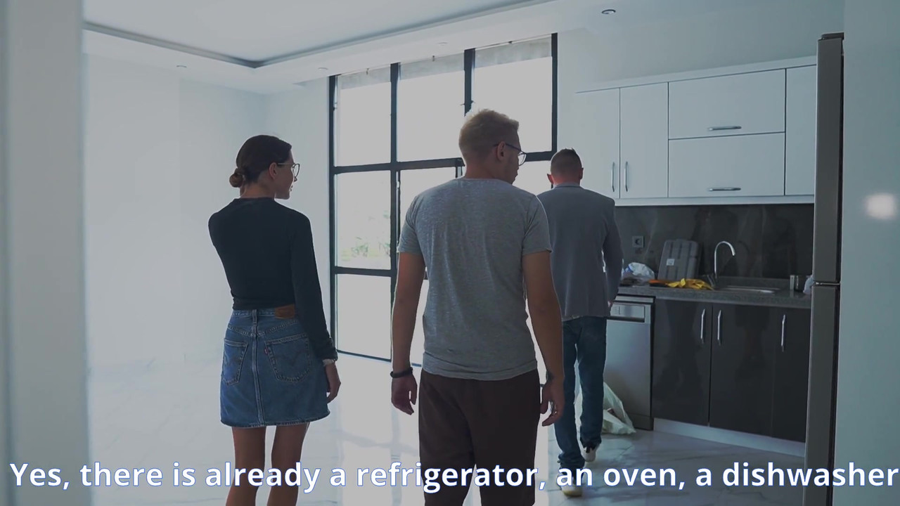 戴绿帽子的丈夫看着他的妻子从后面被操！