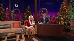 Pamela Anderson показывает ноги на сегодняшнем шоу