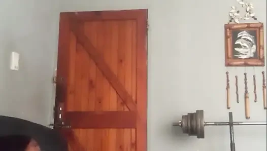 Beyaz adam 19 yaşındaki kızın amını yalıyor ve yalıyor