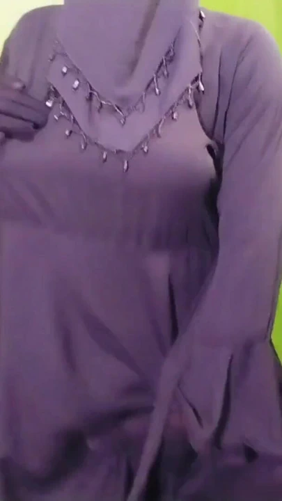 迷人的时刻从 "印度美丽的穆斯林夫妇渴望操逼"