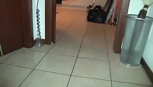 Tätowierte Piercing-schlampe Nimmt Einen Halsfick Und Wird Gefickt!
