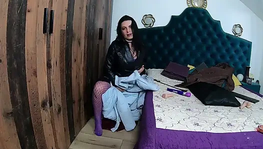 Интенсивная мастурбация с длинными пухлыми куртками, дилдо и игрушками