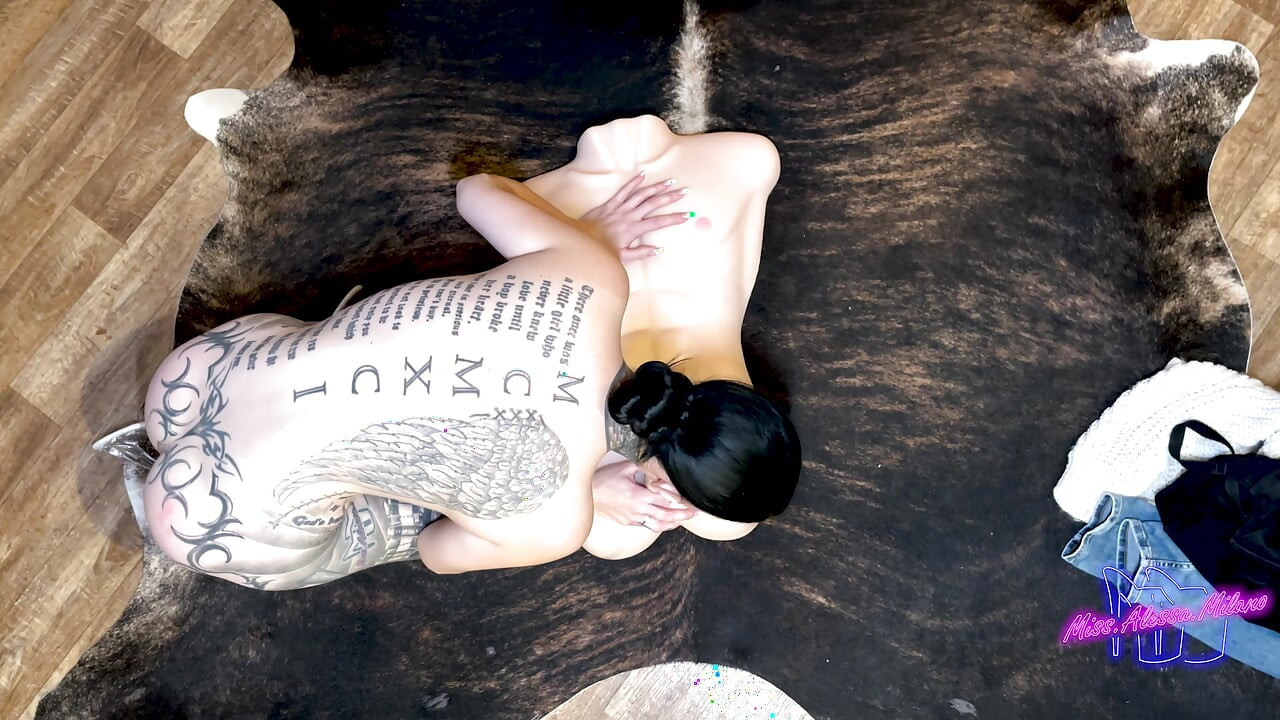 흑형 대물 에게 따먹히는 인형