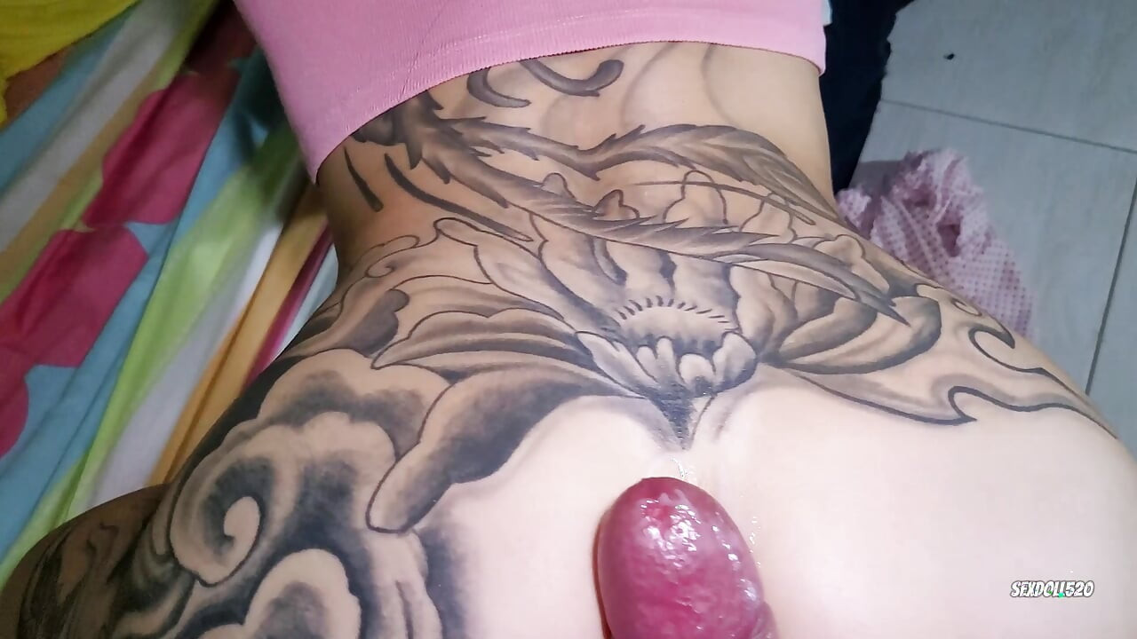 Moje přítelkyně neví, že jsem měl sex se svou nevlastní sestrou.