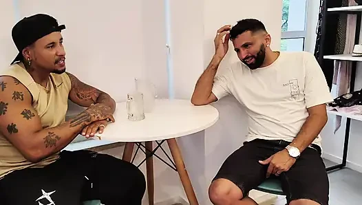 Dois Irmos Numa Entrevista Para Tiffany Montavani Sentou Pirocada Na an