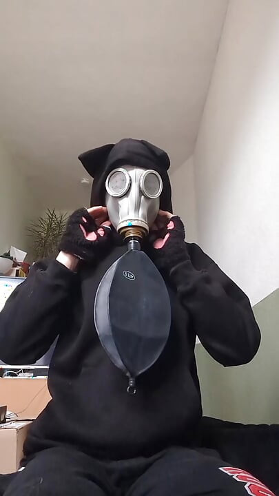 gasmask breathplay with diffrent gags