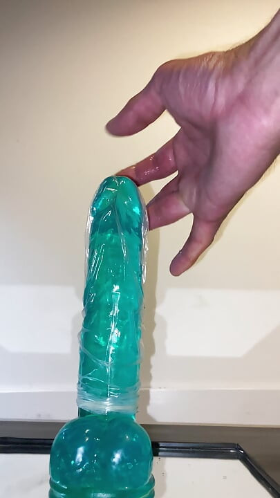 4K POV 肛交 8英寸逼真假陽具騎著瘦弱的Femboy Twink Nat6Ixx 第一次出演色情明星