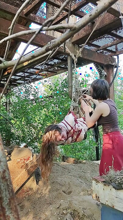 Prințesa Shibari iese afară