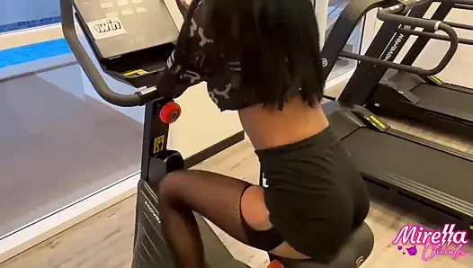 Ben Smart Fit'ten zayıf silikonlu kız