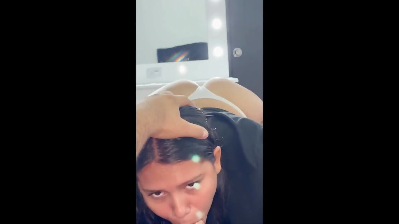 มุมที่สมบูรณ์แบบของตูดสาวละติน