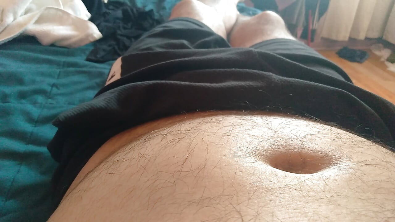 大人の男が、楽しみのために太いペニスであなたを貫くことをいとわない
