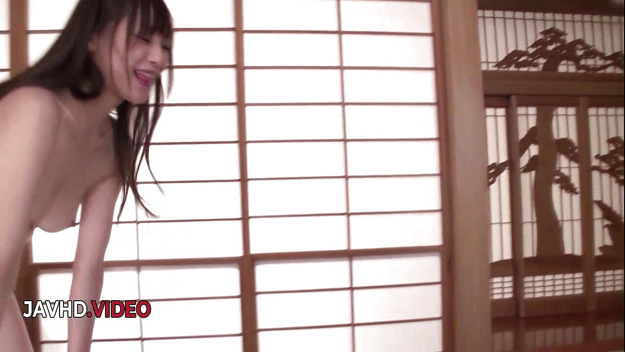 Vedeta JAV îmbrăcată în lenjerie ia muie, apoi este futută tare Nanami Hirose MILF