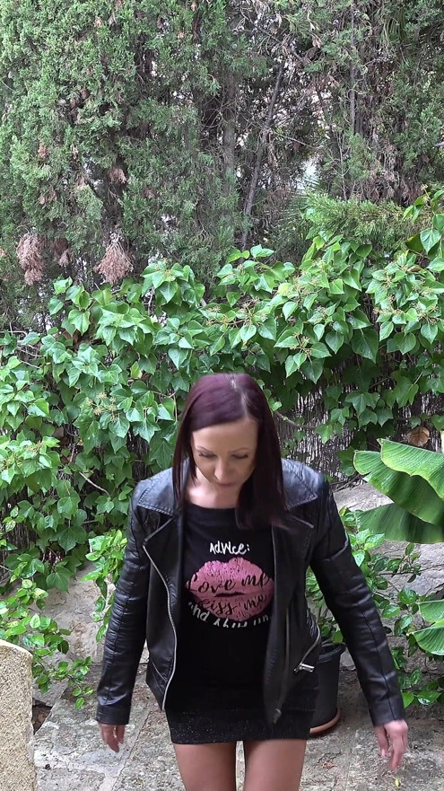 Super Curvy MILF Gets Every Drop of Cum in Her Mouth