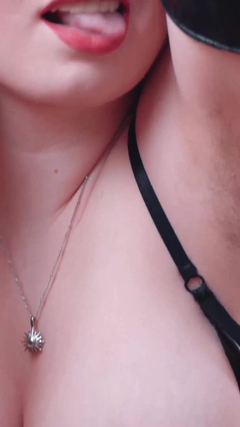 Nezaboravan trenutak iz "Femdom POV, Znojni dlakavi pazusi, Arya Grander"