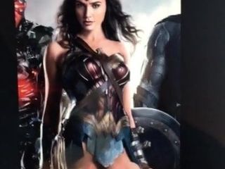 Gal Gadot - Wonder Woman con omaggio # 3