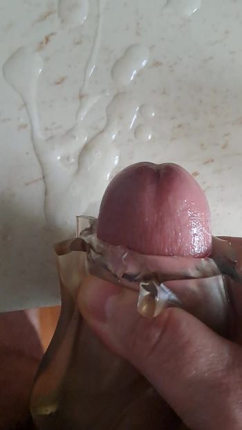 Bite poilue en érection, masturbation en solo et éjaculation
