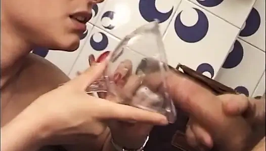 Blondes mädchen liebt es zu lutschen