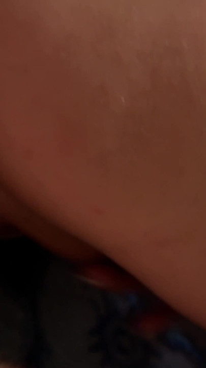 Moment emblématique de « Le beau-fils a réveillé sa belle-mère nymphomane lubrique avec sa grosse bite et l’a remplie de sperme »