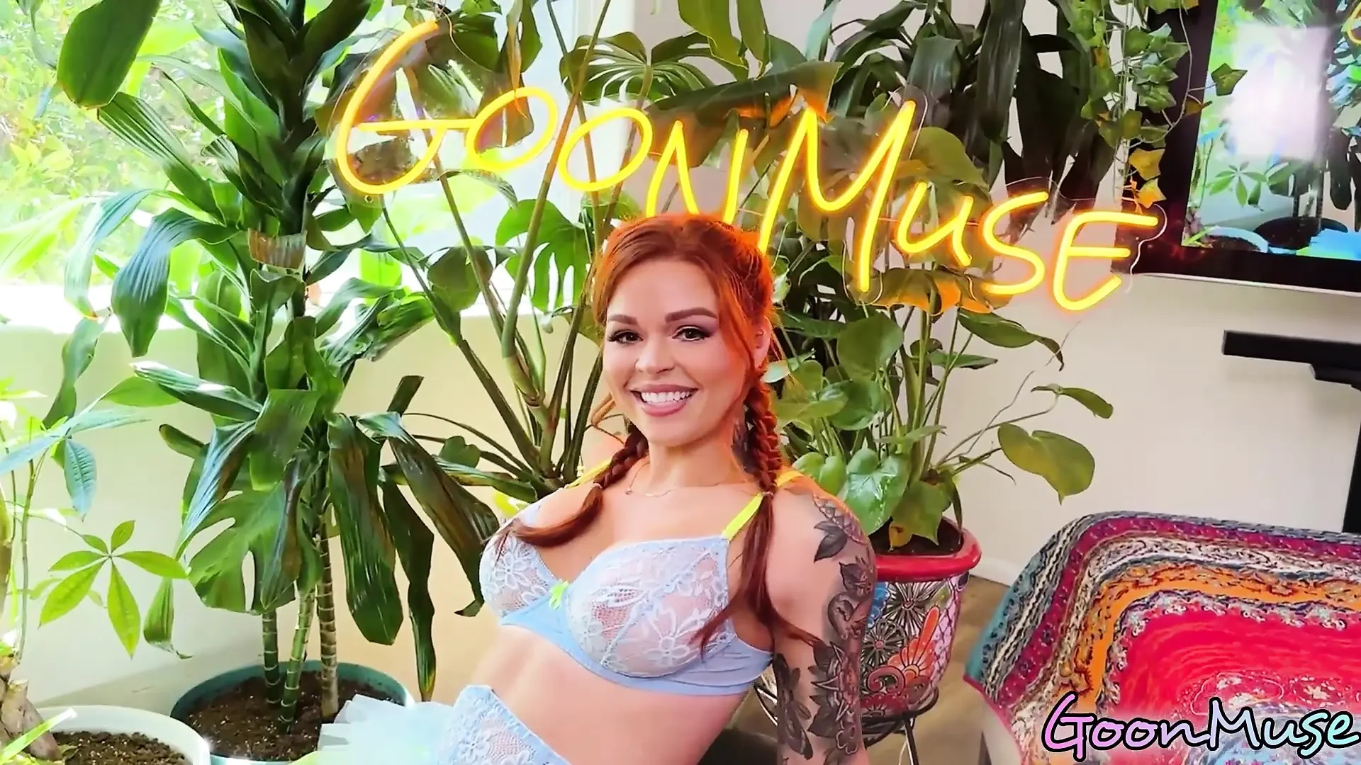 Busty Beauty Sinatra Monroe Receives Good Fuck