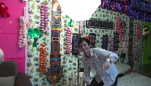 Big booty babe Siri vs. Ashli Orion in cock sucking challenge