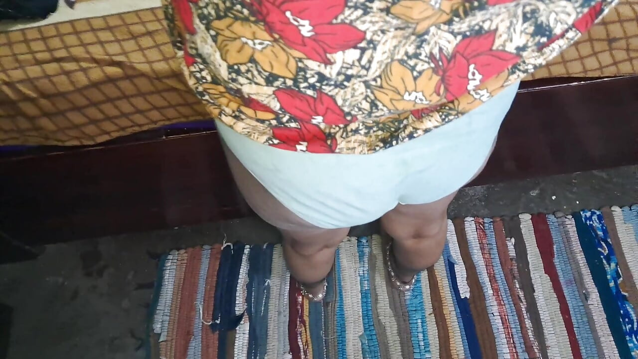 性愛後放鬆胸部與妻子玩耍