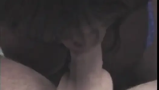 Черная красотка принимает этот большой белый член в ее рот