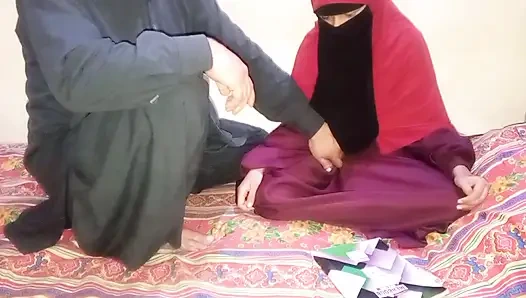 Gadis muslim berhijab sama guru kuliah di kamar