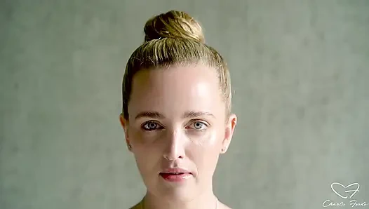 Çıplak başrolde Charlie Forde