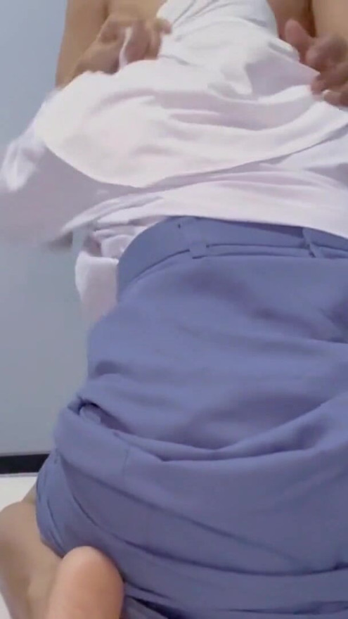 On the way home from school, my stepsister was caught masturbating with a vibrating alar while watching a video. | Clip 1