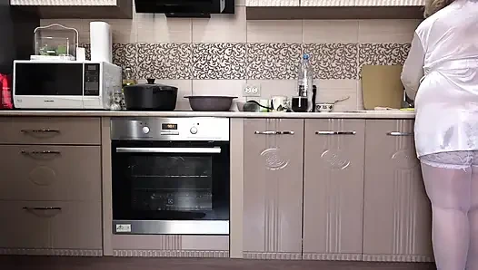 A Mature Wife Without Panties Makes Me Breakfast. and a Home Cam Watches. a Chubby MILF Behind the Scenes.