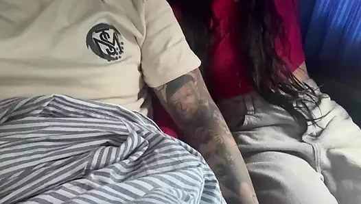 Medellin'e giden yol, halka açık otobüste amını parmaklıyor ve mastürbasyon yapıyor