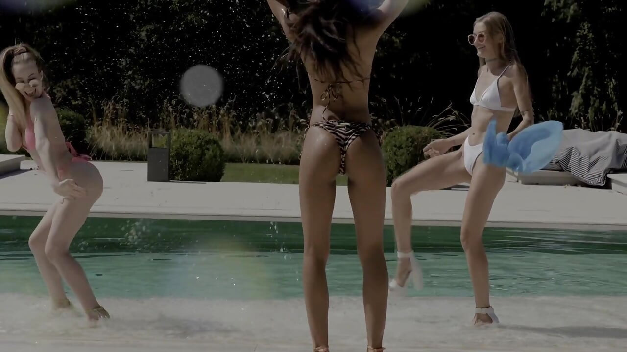 Rubias Chicas Salvajes Trío Montando Polla En Orgía