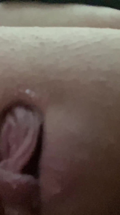 רגע איקוני מתוך "משחק תפקידים POV, ערפד BBW מכריח אותך לאכול כוס שמן לפני שהוא נושך אותך"