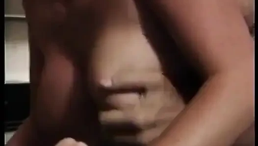 Подборка винтажных милф в 1On1 и секс-действий в тройничке со множеством камшотов на всем теле