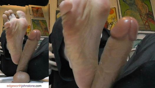 Edgeworth Johnstone - zakenman dildo footjob met olie gecensureerd pak, mannelijke voetfetisj