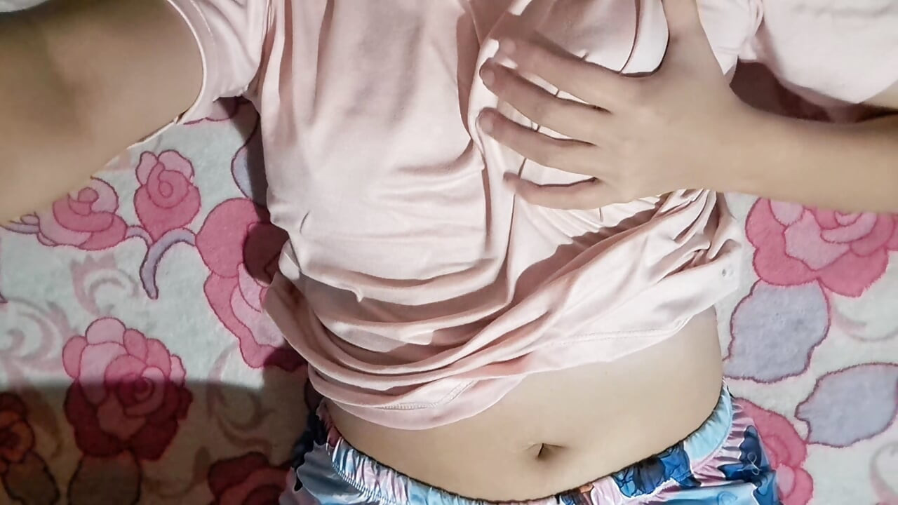 내 새엄마와 나는 화상 통화를 하고 내 큰 엉덩이를 보여줘