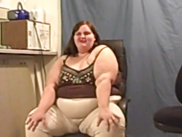 Ssbbw(atynt vishaalkaay sundar aurat) Angie aapke lie chaba rahi hai aur gam ura rahi hai