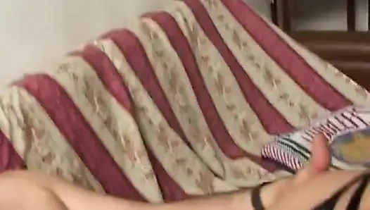 Büyük memeli edepsiz amatör İtalyan sürtük güzel bir yarak alıyor