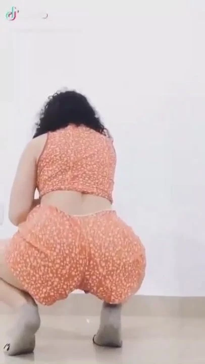 paola rebolando