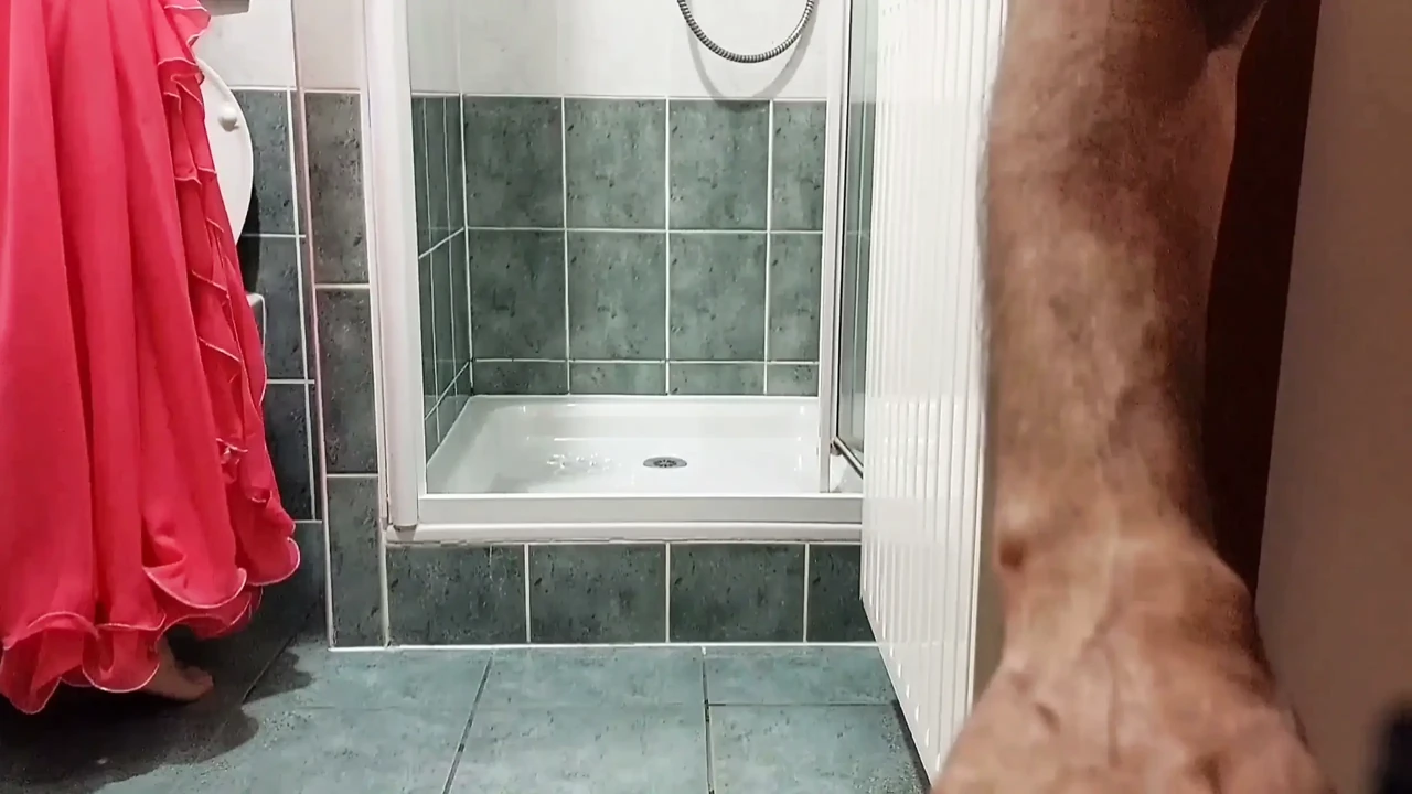 Selena's Slowly Sex Games in Bed and Bathroom