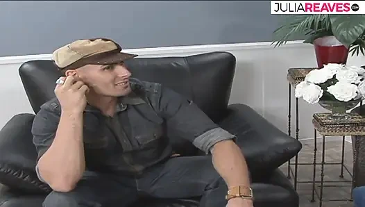 Büyük memeli bebek canavar bir yarakla sert sikişten sonra döl yiyor