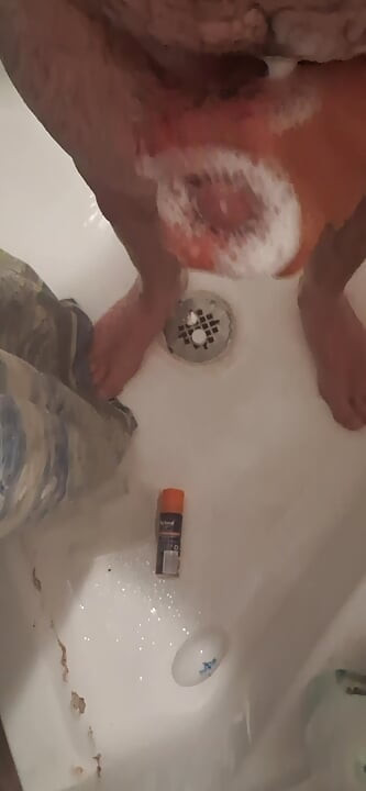 pajeándose en la ducha