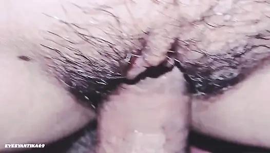 Güzel sundanese kızı sikiyor inleişi çabucak fışkırtıyor