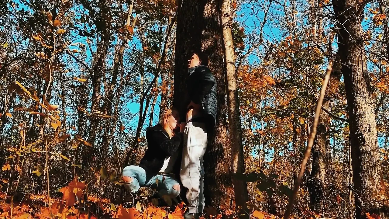 Fucked a Beauty with a Big Ass in the Forest While Walking