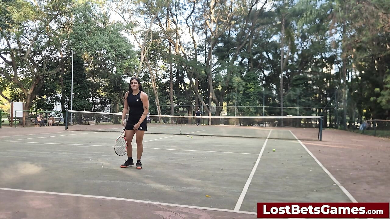 En utomhus striptennismatch med Nadala och Igor