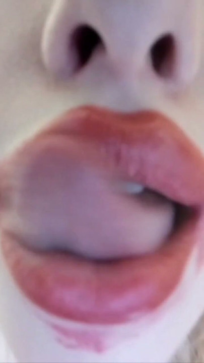 Super lips Elza Kom | Clip 1