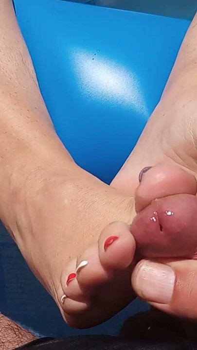 Her feet looked so nice in the pool | Clip 2